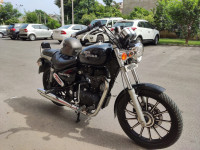 Black Royal Enfield Thunderbird 500