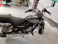 Black Bajaj Avenger Cruise 220