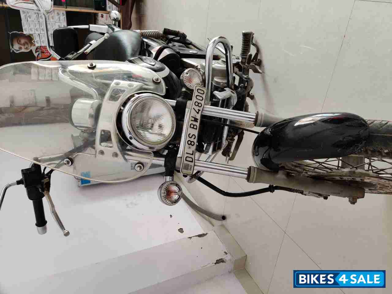 Black Bajaj Avenger Cruise 220