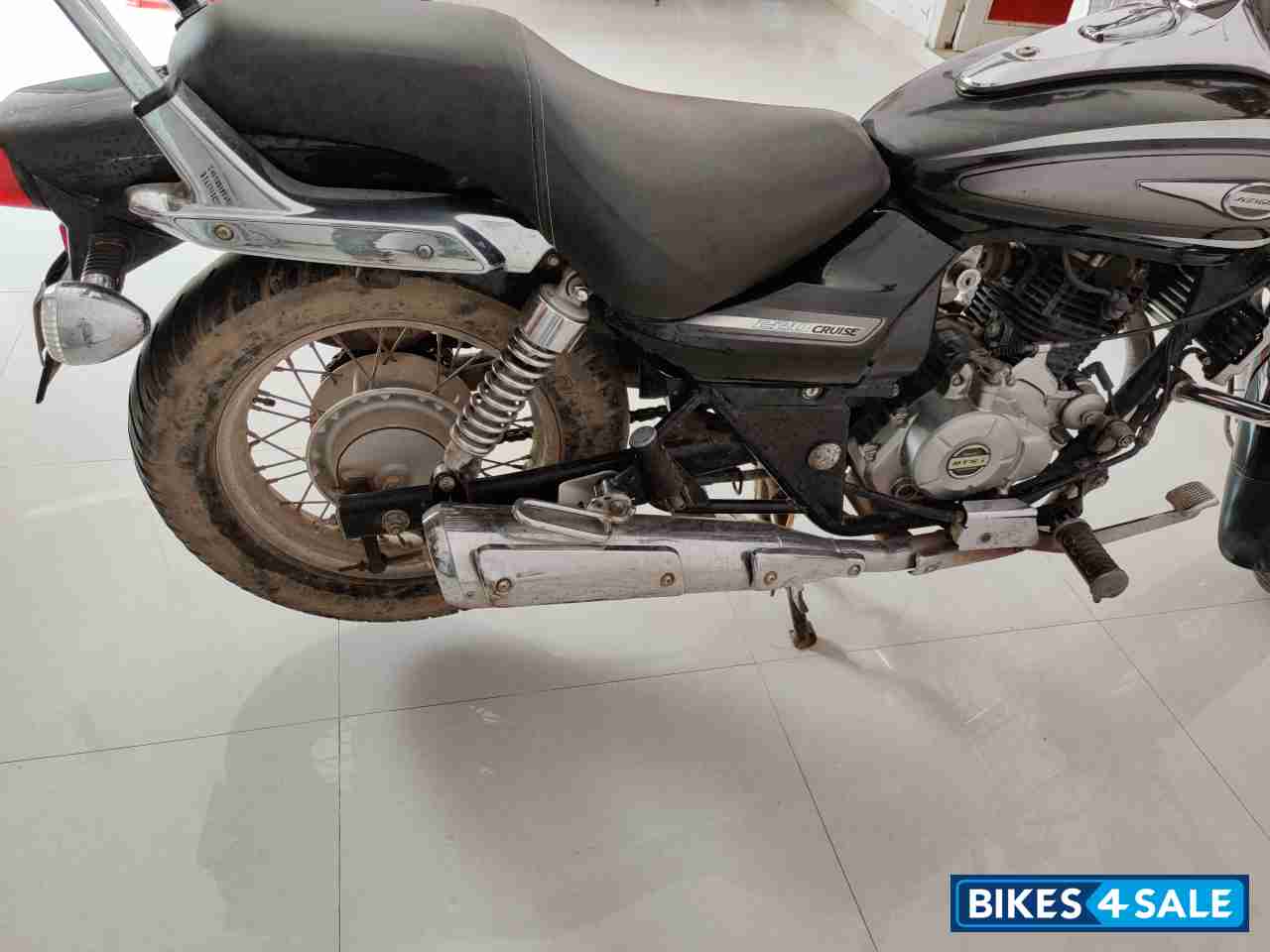 Black Bajaj Avenger Cruise 220