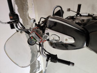 Black Bajaj Avenger Cruise 220