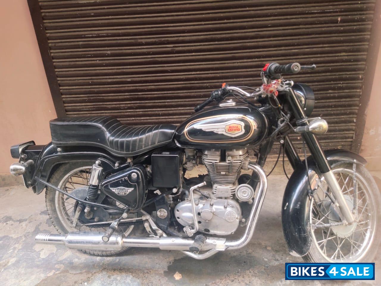 Black Royal Enfield Bullet Standard 350