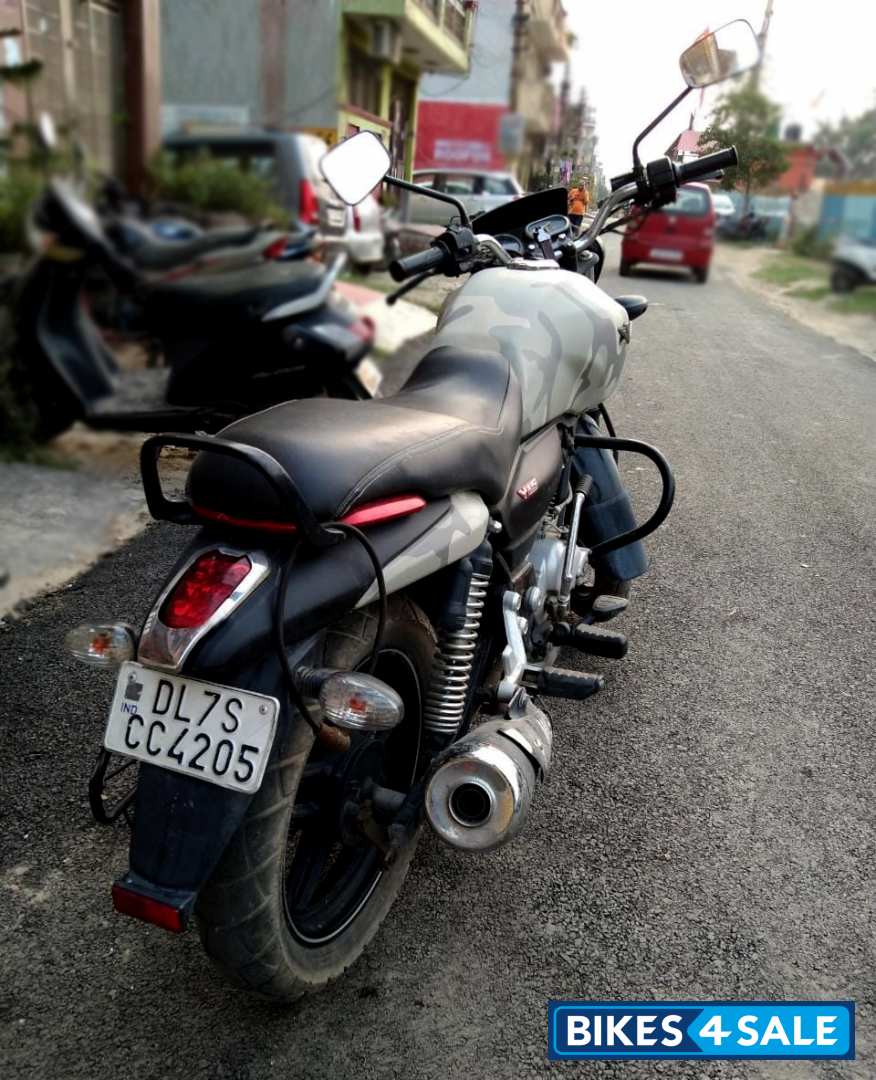 Bajaj V15