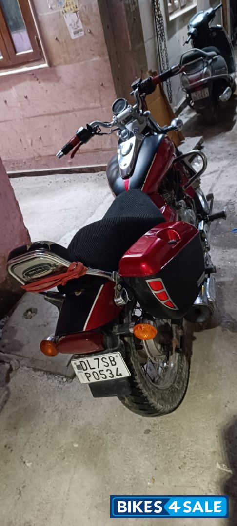 Red Bajaj Avenger 220 DTS-i