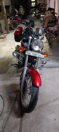 Red Bajaj Avenger 220 DTS-i