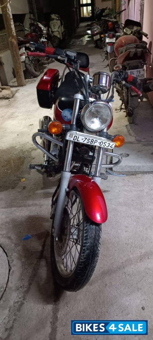 Red Bajaj Avenger 220 DTS-i
