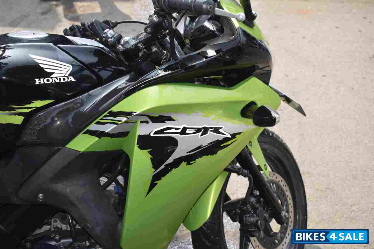 Green Honda CBR 150R