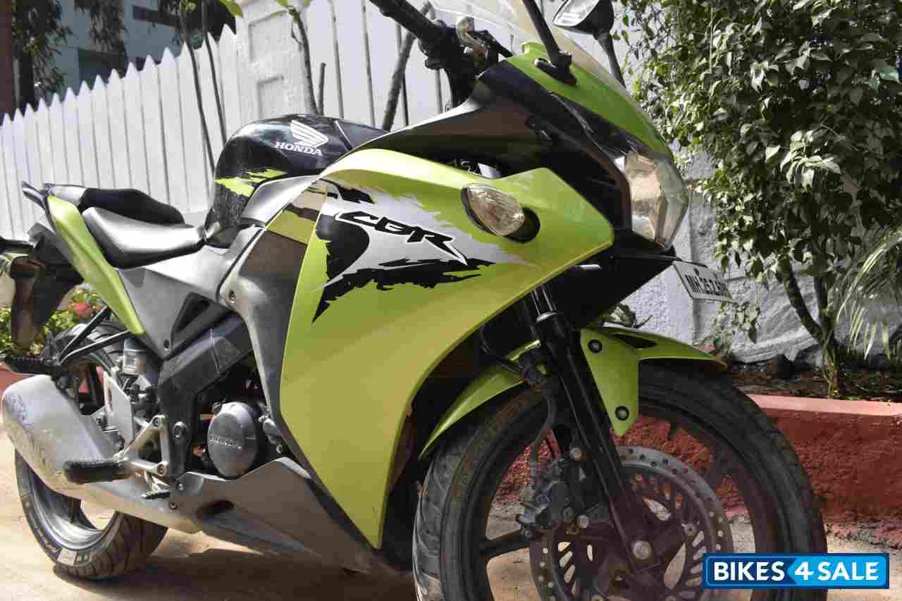 Green Honda CBR 150R