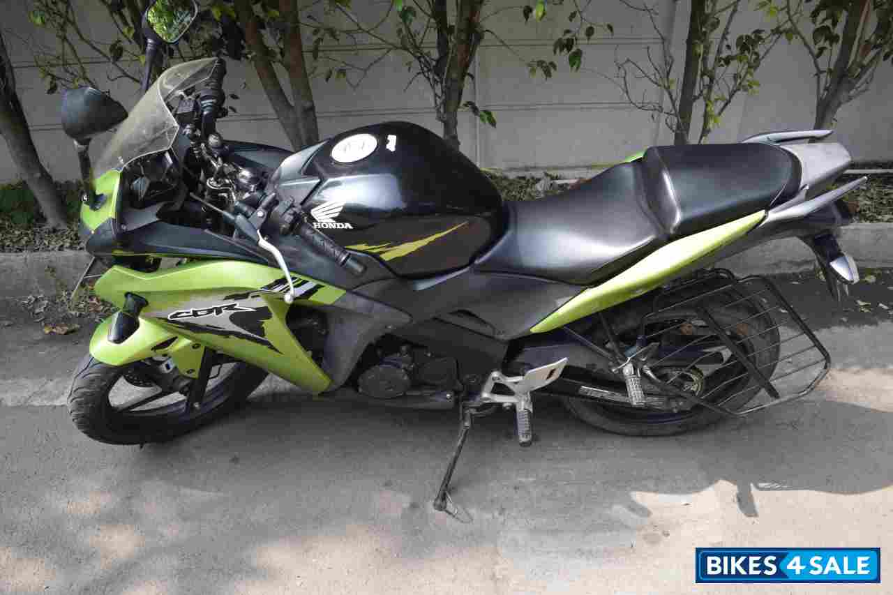 Green Honda CBR 150R