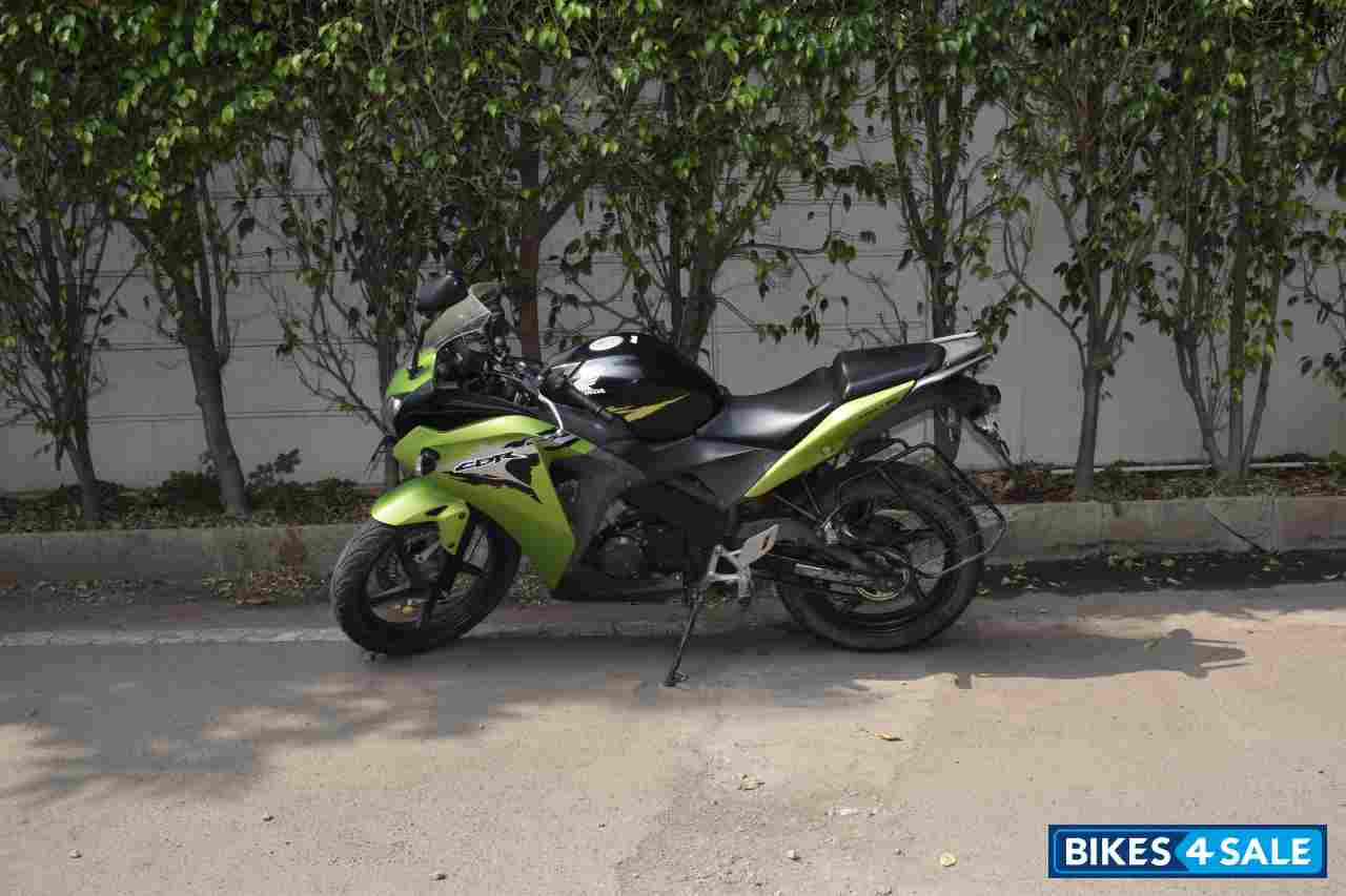 Green Honda CBR 150R