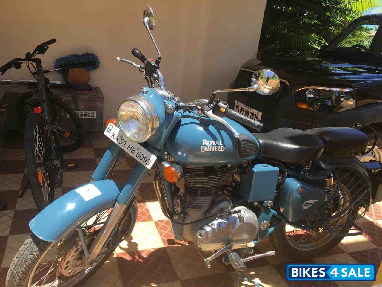 Royal Enfield Classic Squadron Blue