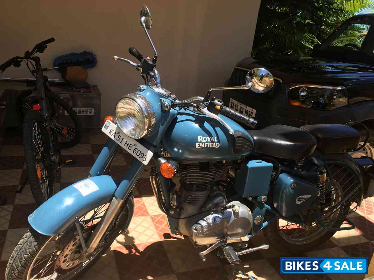 Royal Enfield Classic Squadron Blue