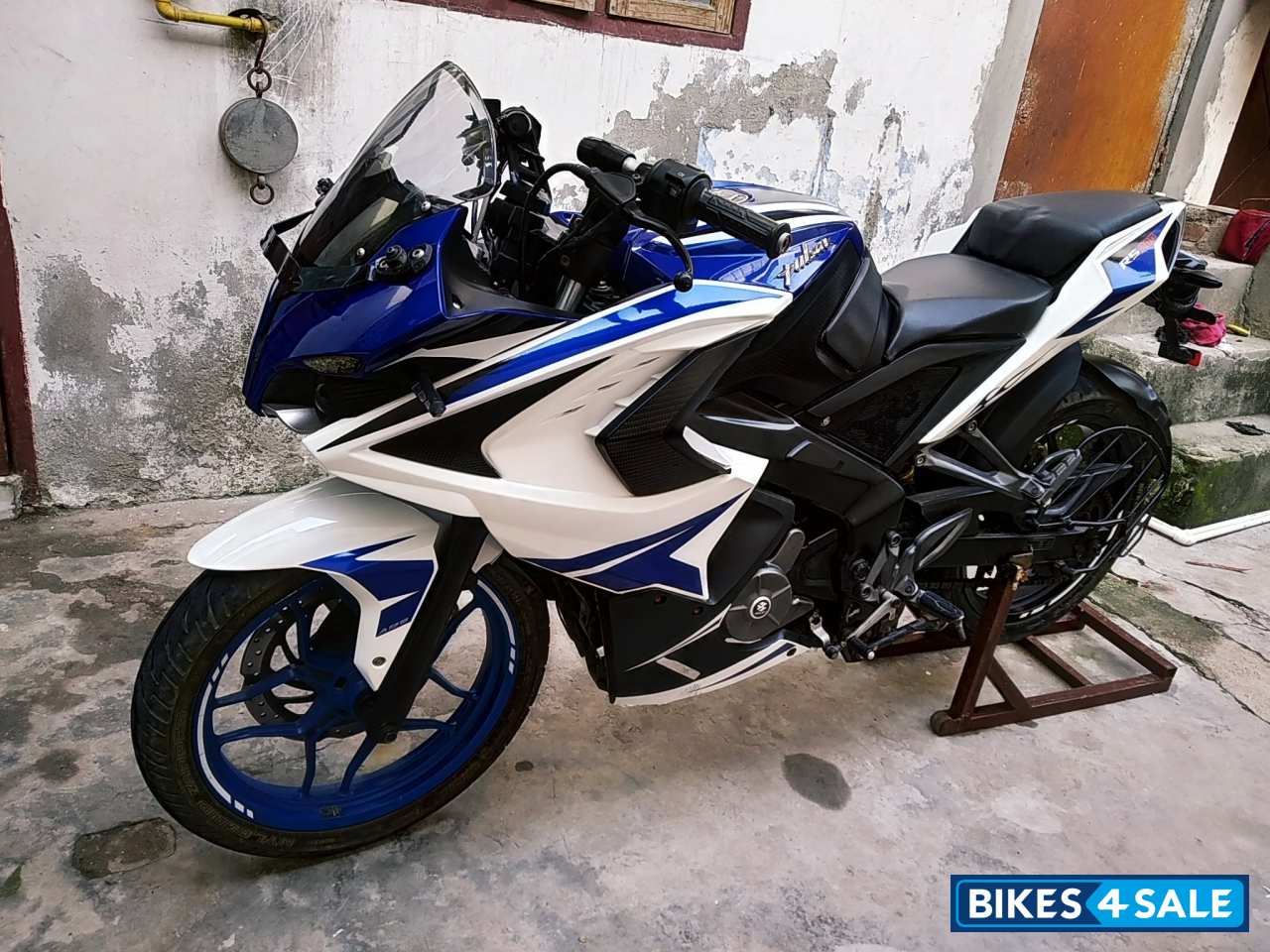 Bajaj Pulsar RS 200 ABS