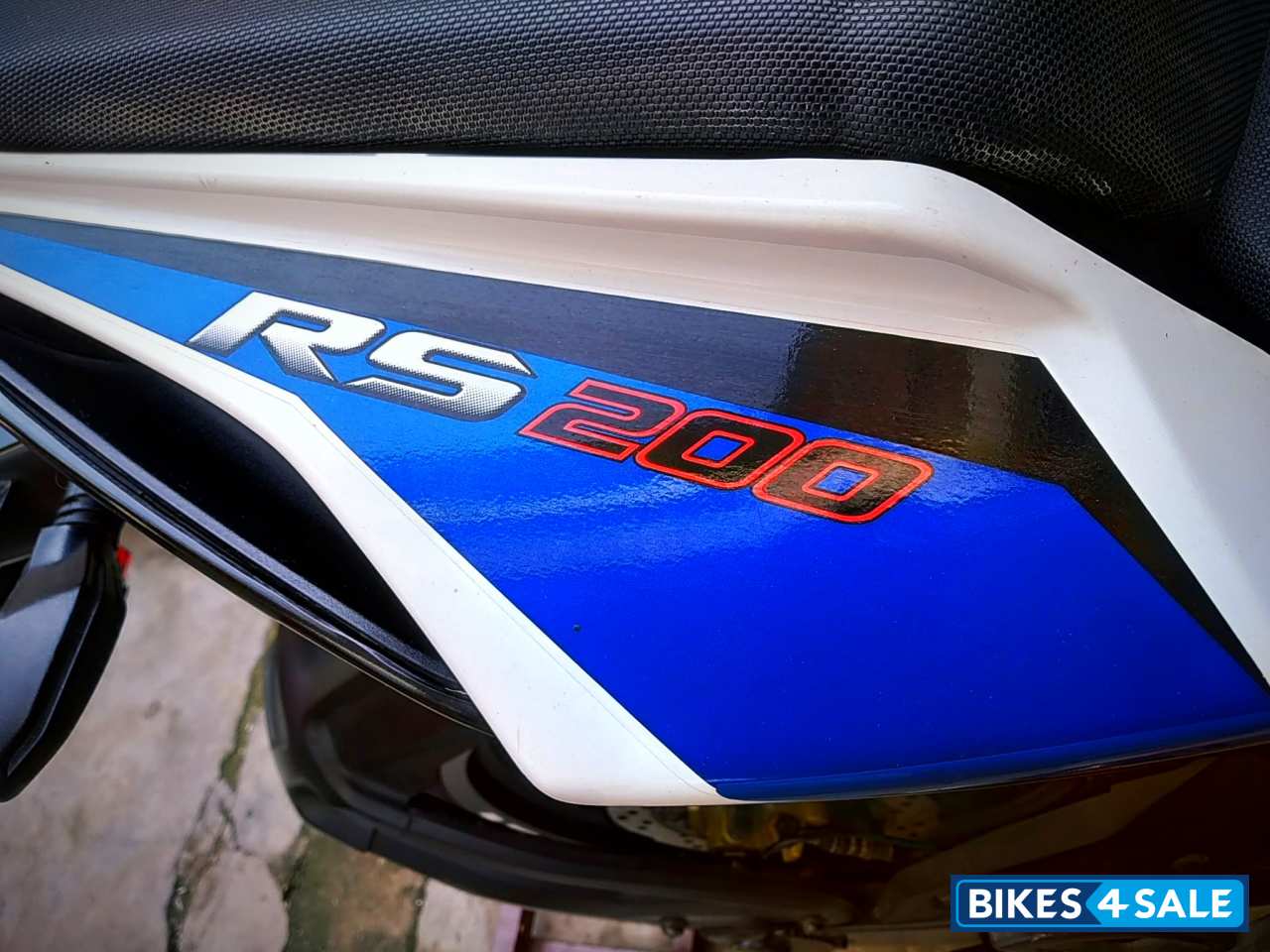 Bajaj Pulsar RS 200 ABS