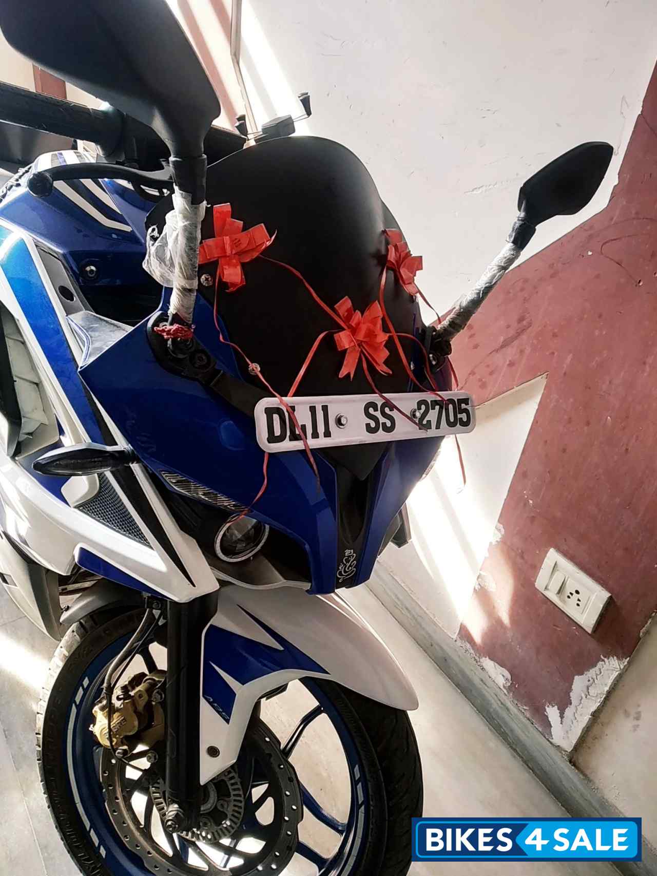 Bajaj Pulsar RS 200 ABS