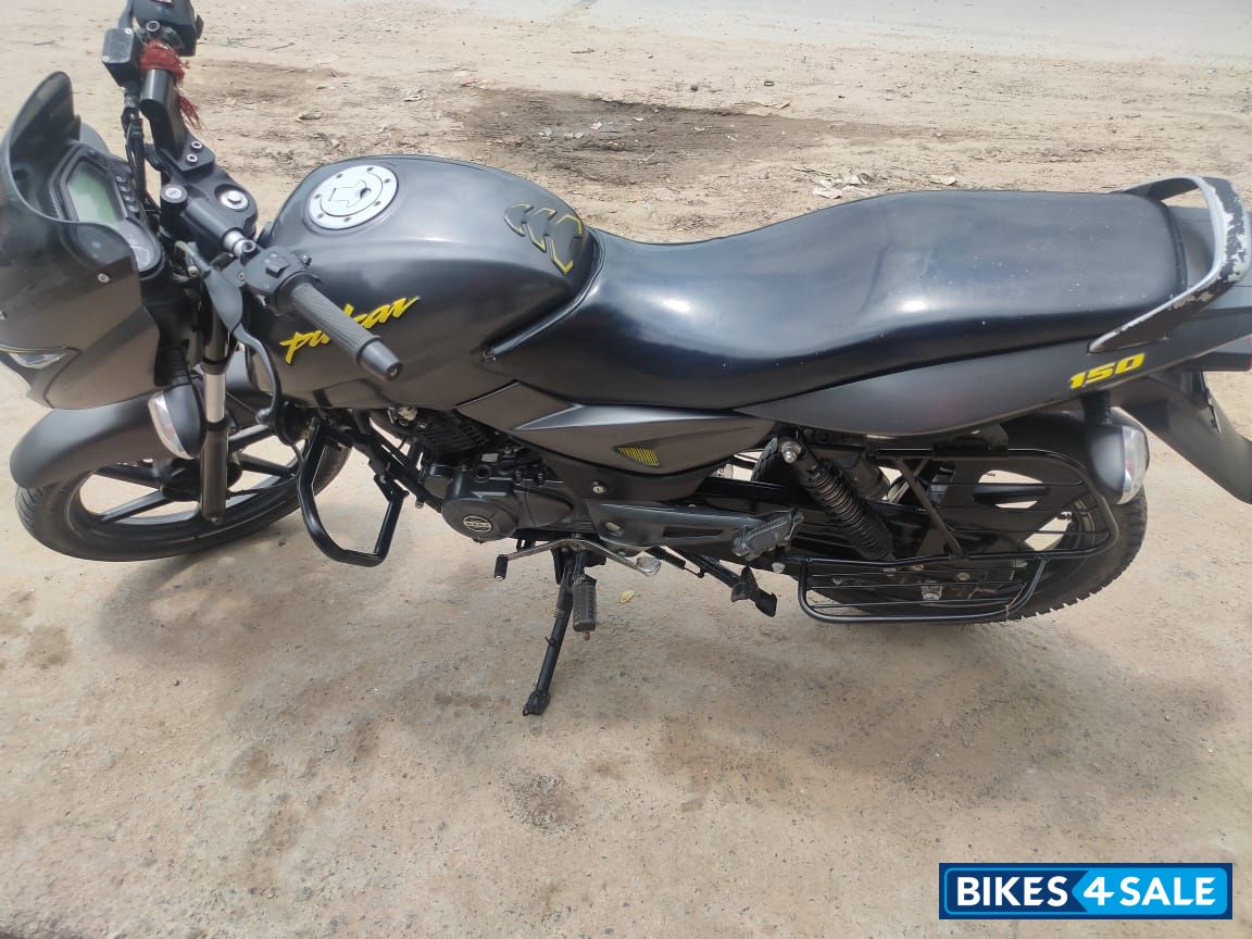 Bajaj Pulsar 150 Neon