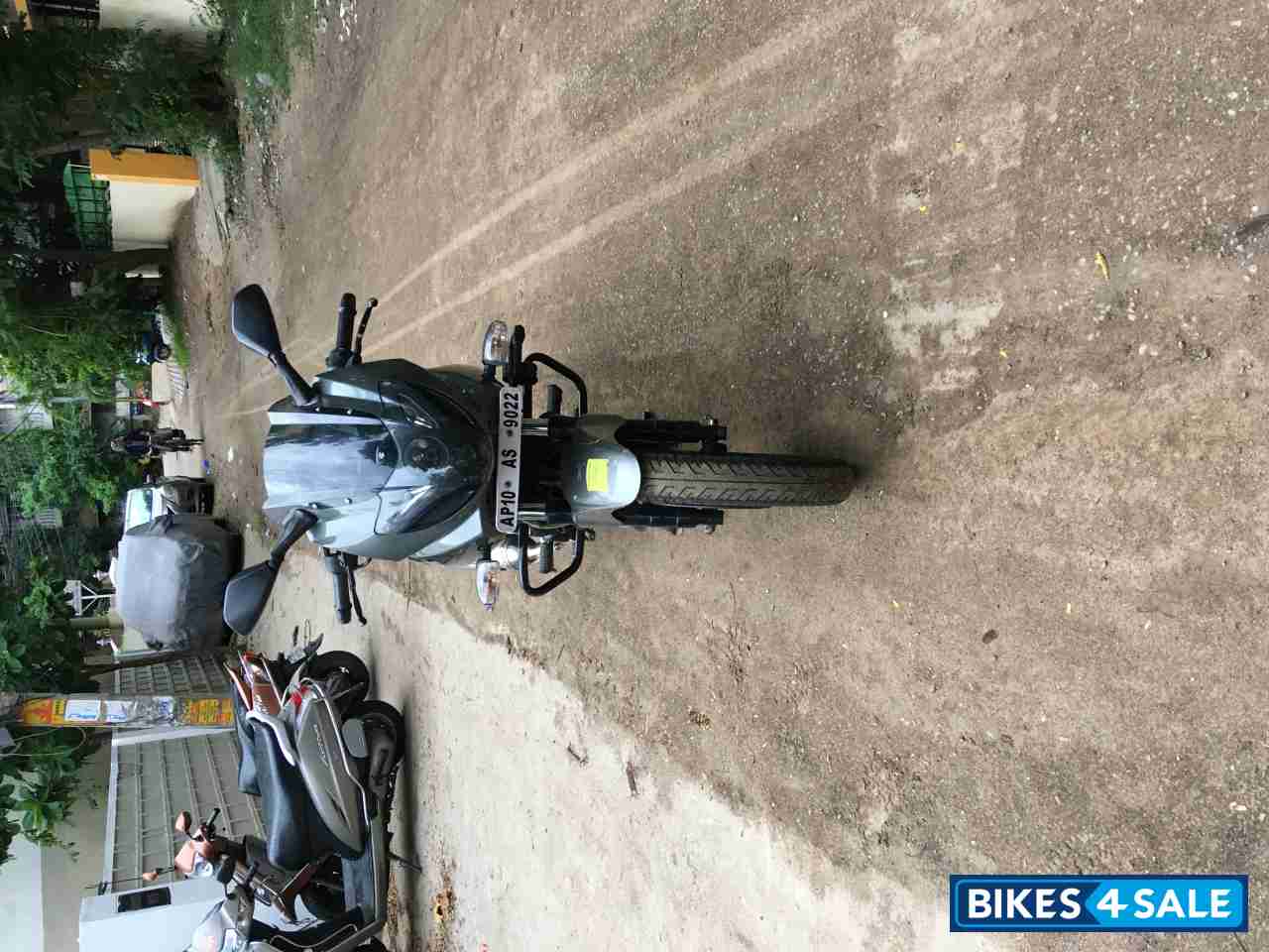 Silver Bajaj Pulsar 220 DTSi