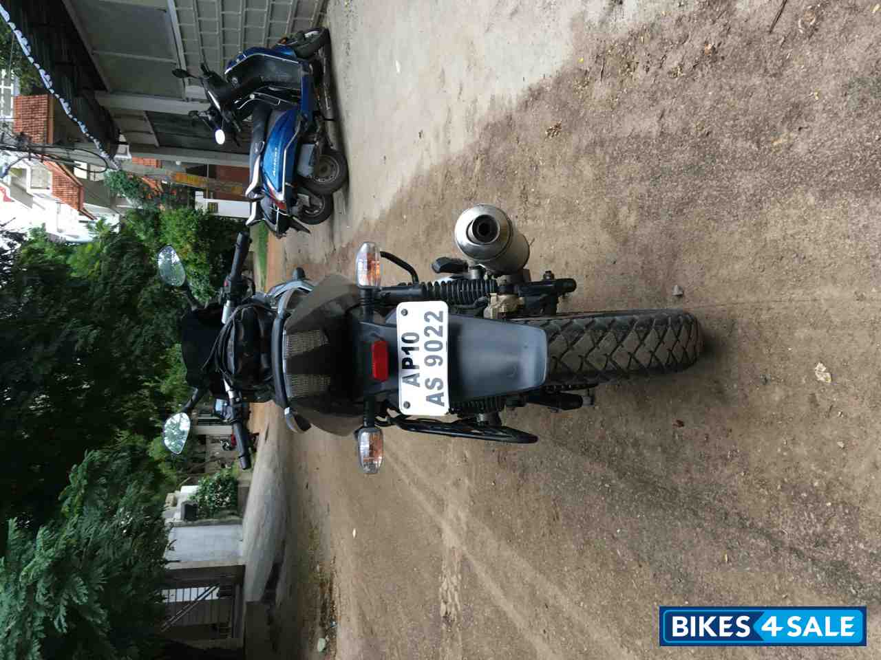 Silver Bajaj Pulsar 220 DTSi