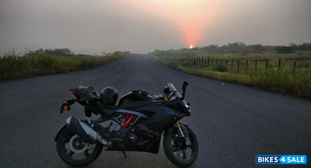 Matte Black TVS Apache RR 310