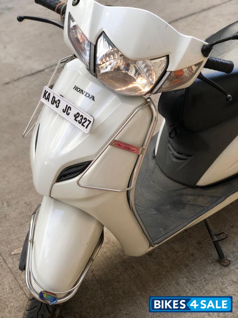 White Honda Activa 3G