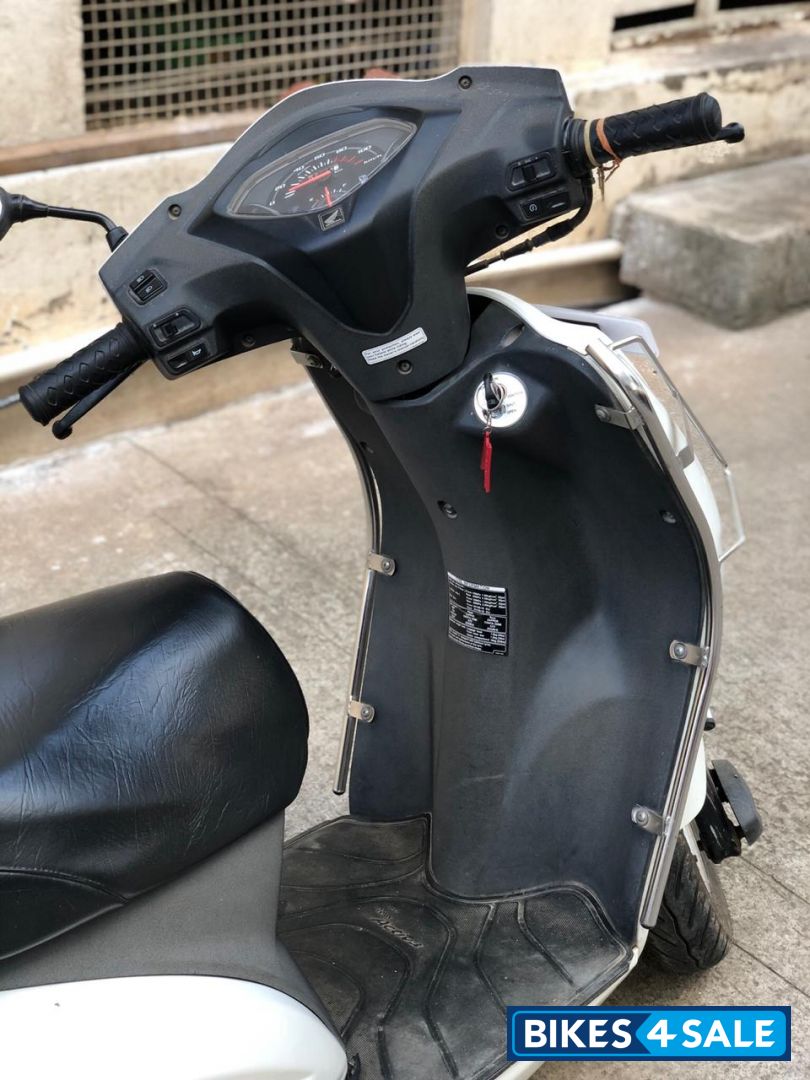 White Honda Activa 3G