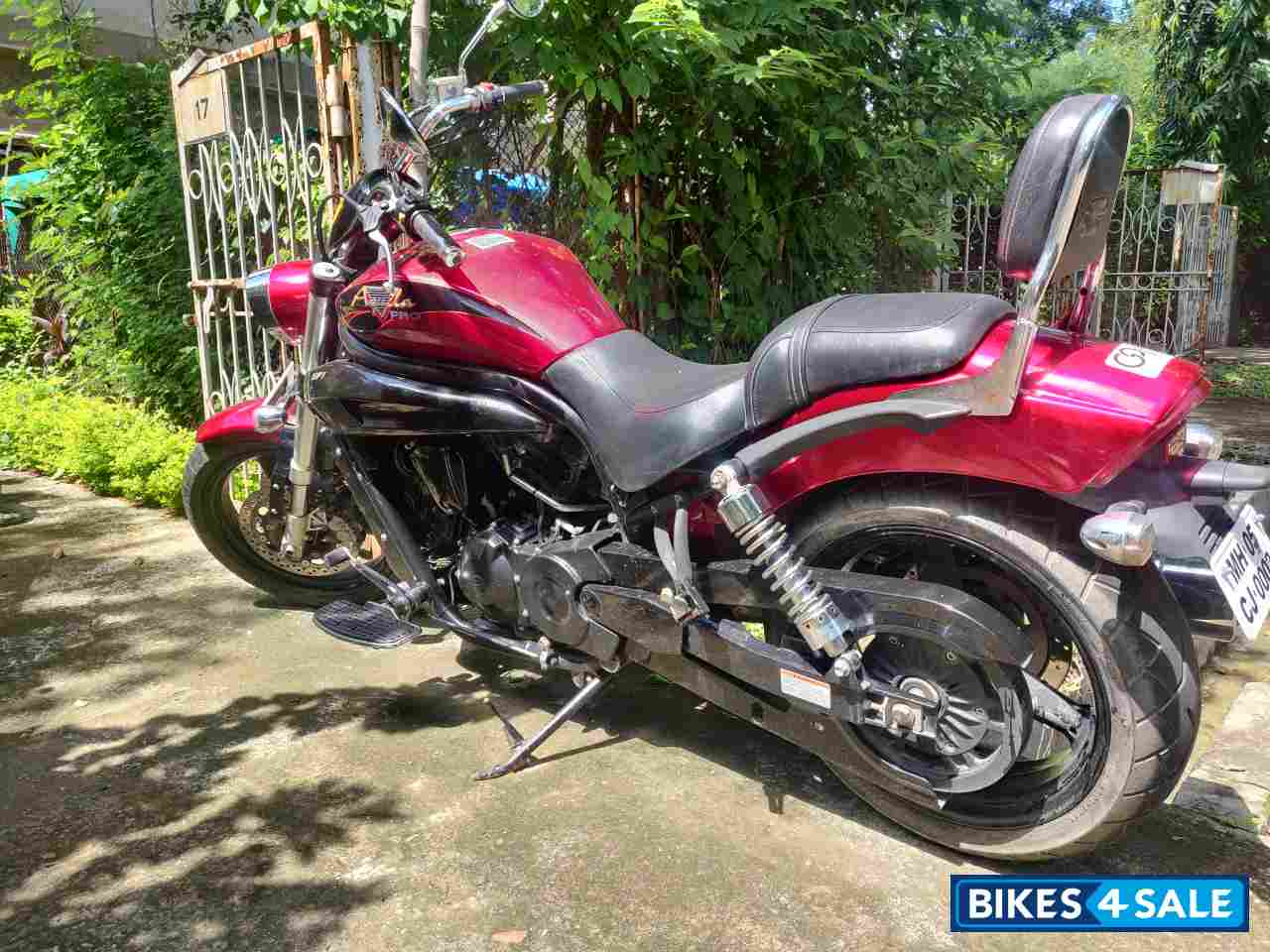 Red Hyosung Aquila Pro 650