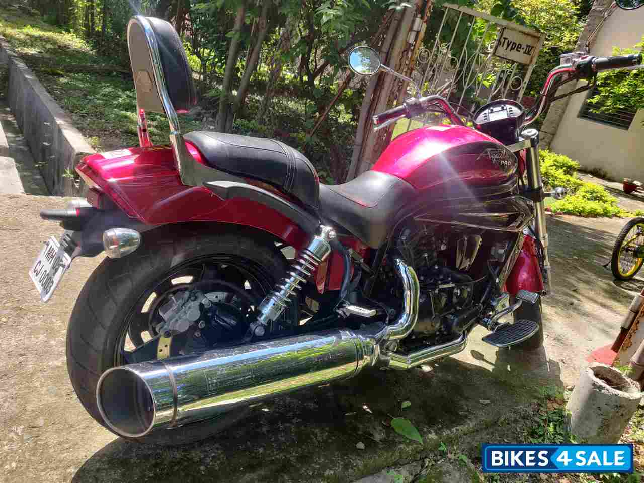 Red Hyosung Aquila Pro 650