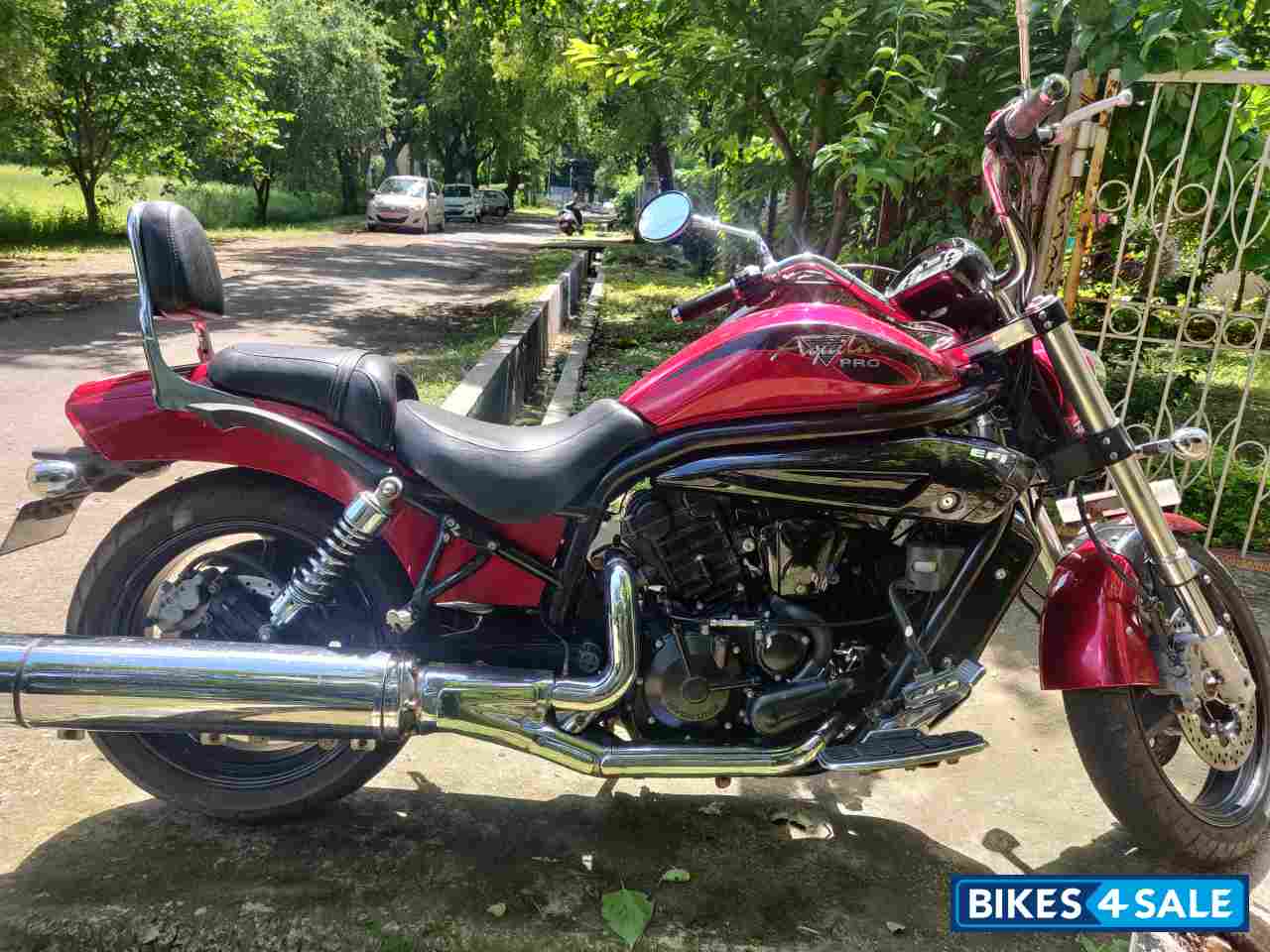 Red Hyosung Aquila Pro 650