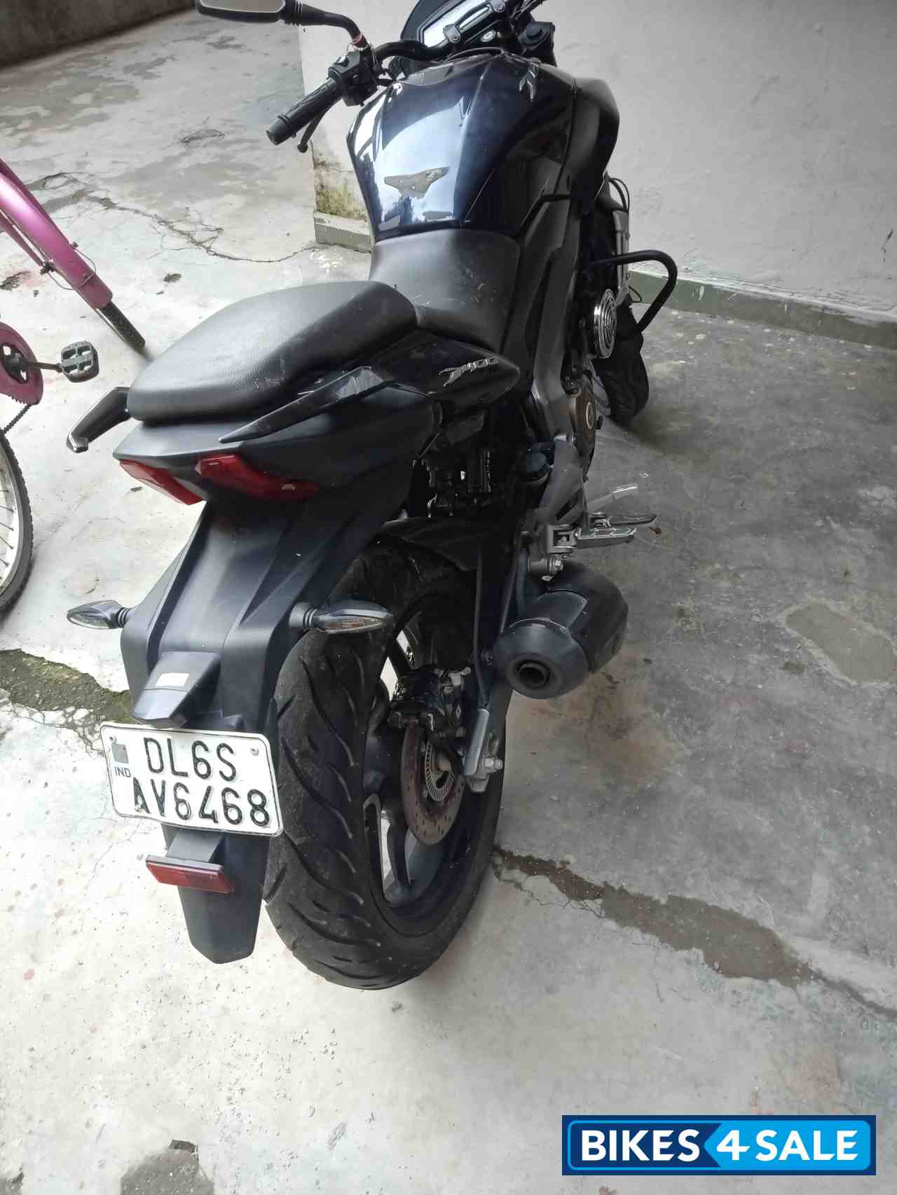 Dark Bluish Bajaj Dominar 400 Disc