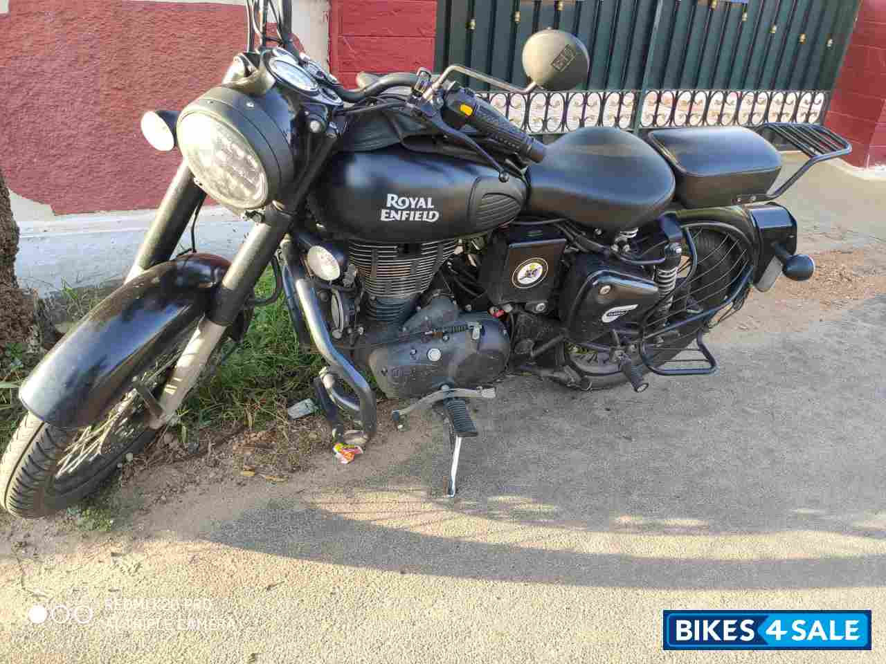 Stealth Black Royal Enfield Classic Stealth Black