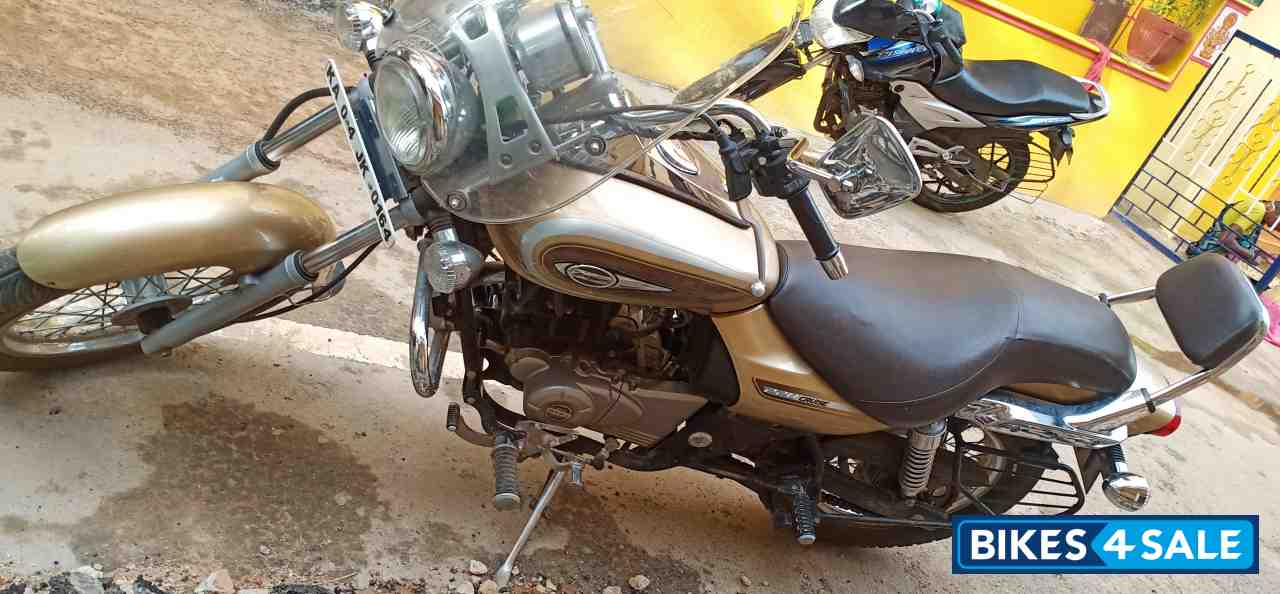 Gold Bajaj Avenger Cruise 220