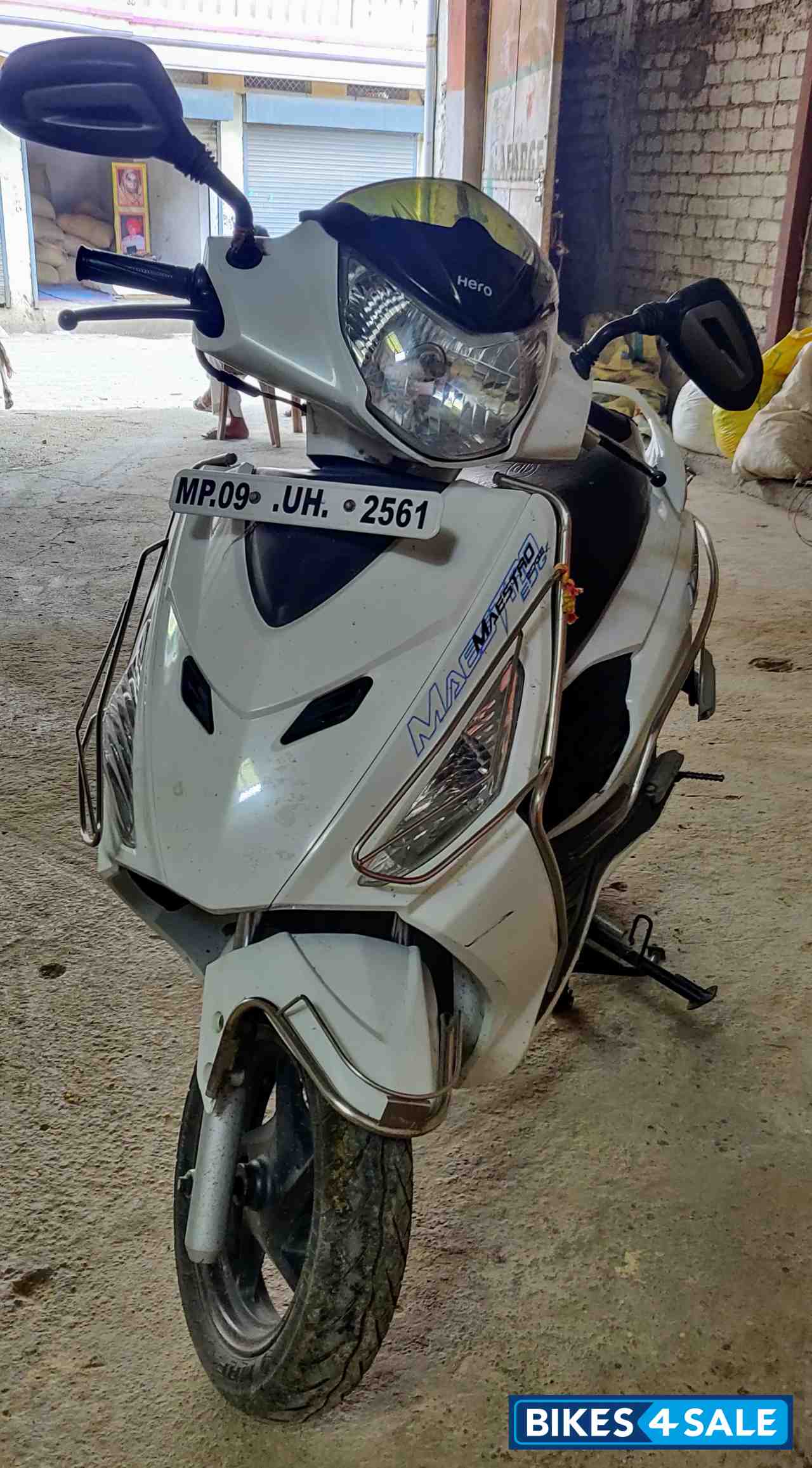 White And Blue Hero Maestro Edge