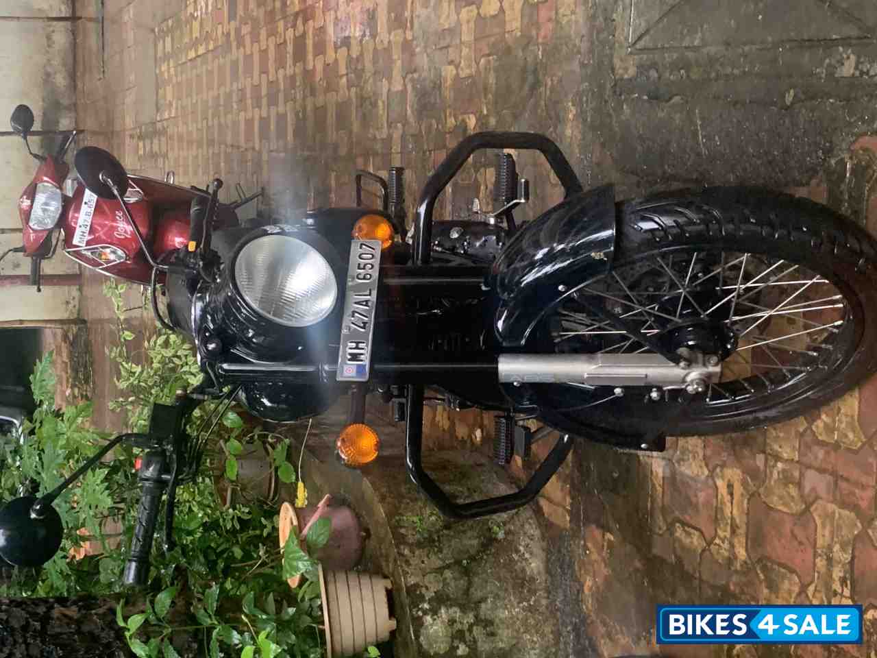 Royal Enfield Classic Stealth Black