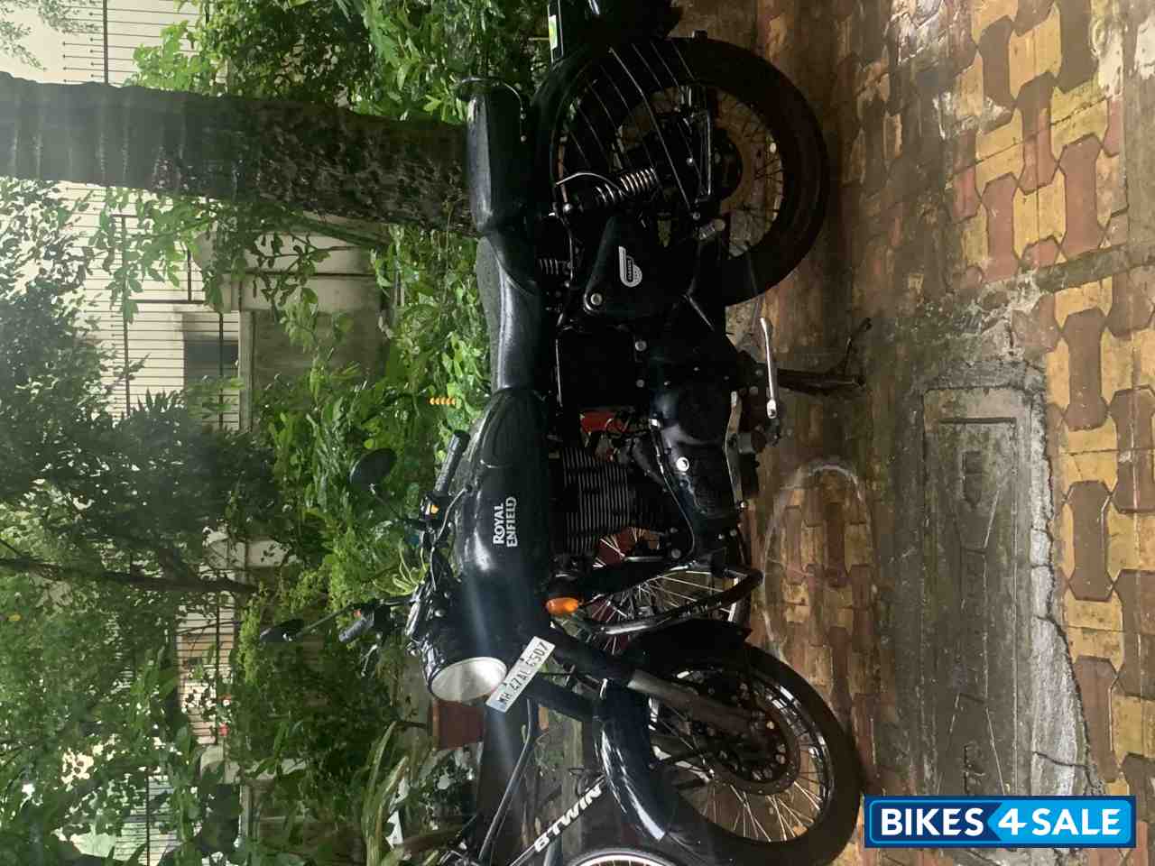 Royal Enfield Classic Stealth Black