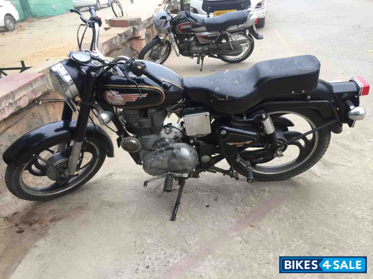 Black Royal Enfield Bullet Standard 350