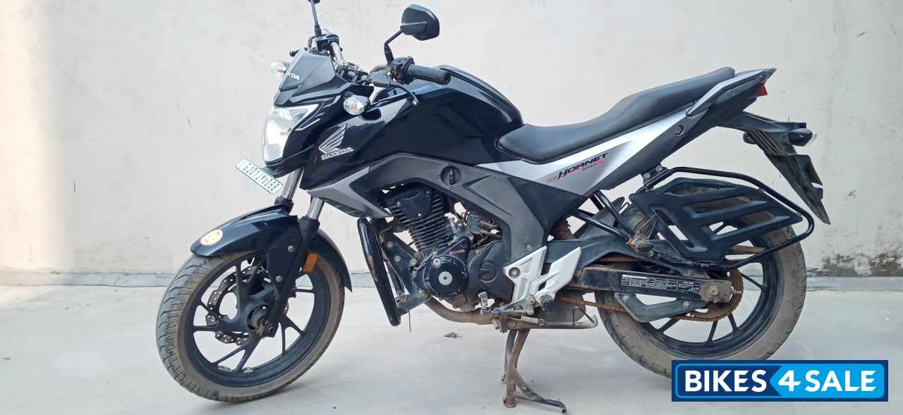 Used 16 Model Honda Cb Hornet 160r For Sale In Ahmedabad Id Pns Black Colour Bikes4sale