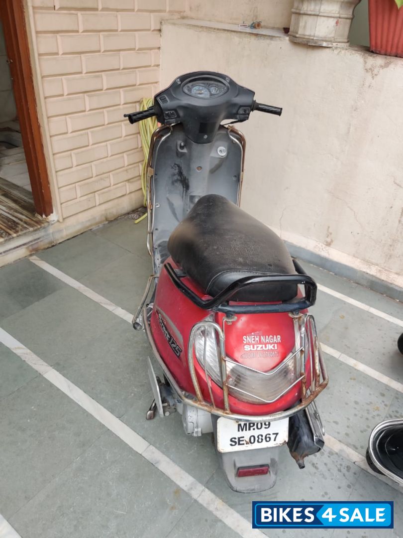 Red Suzuki Access 125