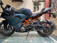 Black KTM RC 390