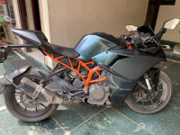 Black KTM RC 390