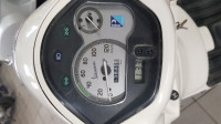 White Vespa LX 125