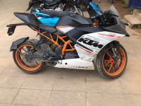 White KTM RC 390