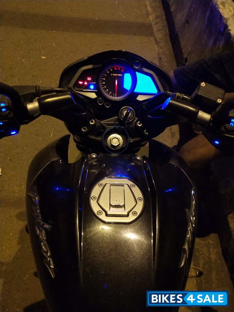 Black Bajaj Pulsar 200 NS Black Bajaj Pulsar 200 NS