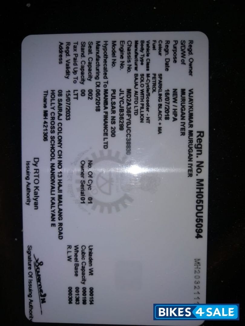 Black Bajaj Pulsar 200 NS Black Bajaj Pulsar 200 NS