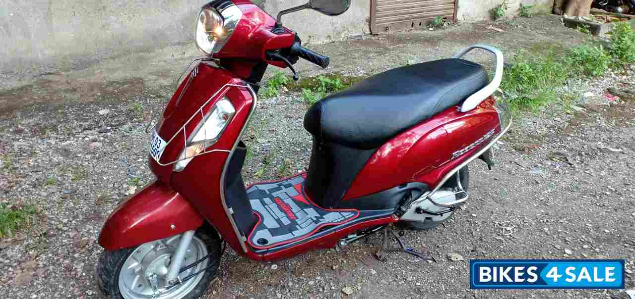 Maroon Suzuki Access 125