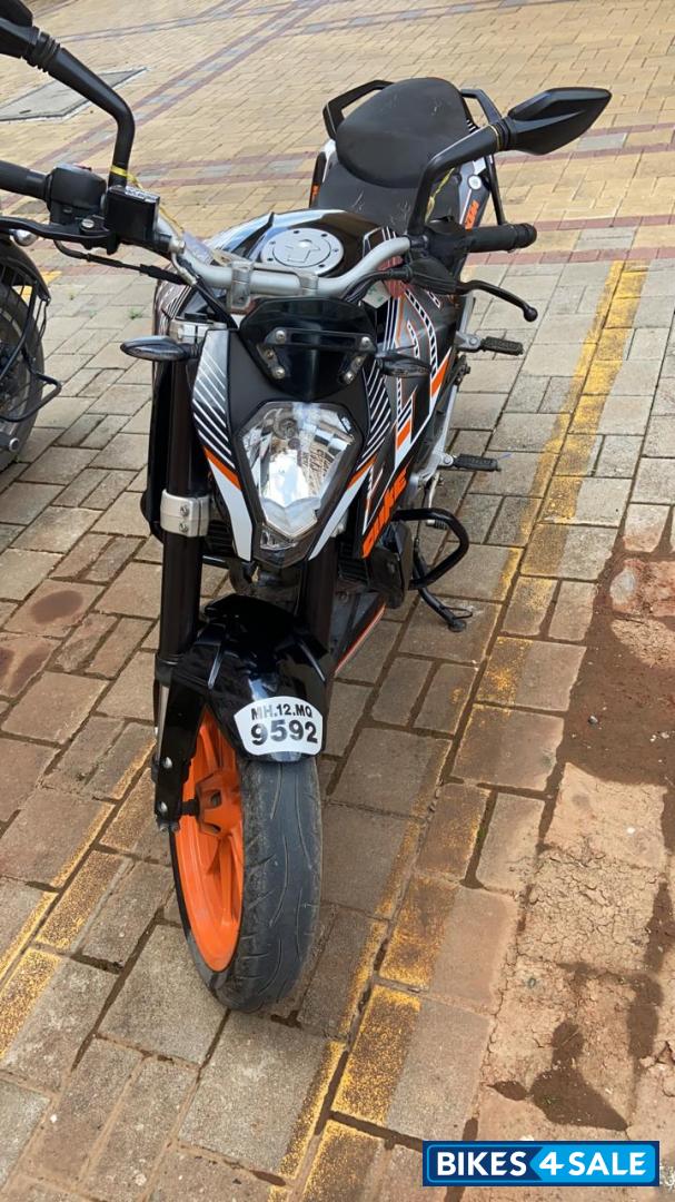 Black-orange KTM Duke 390