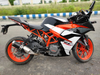 Black & White KTM RC 390
