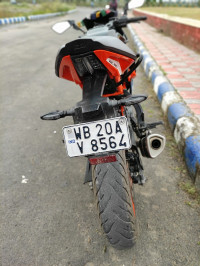 Black & White KTM RC 390