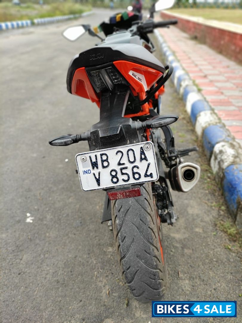 Black & White KTM RC 390