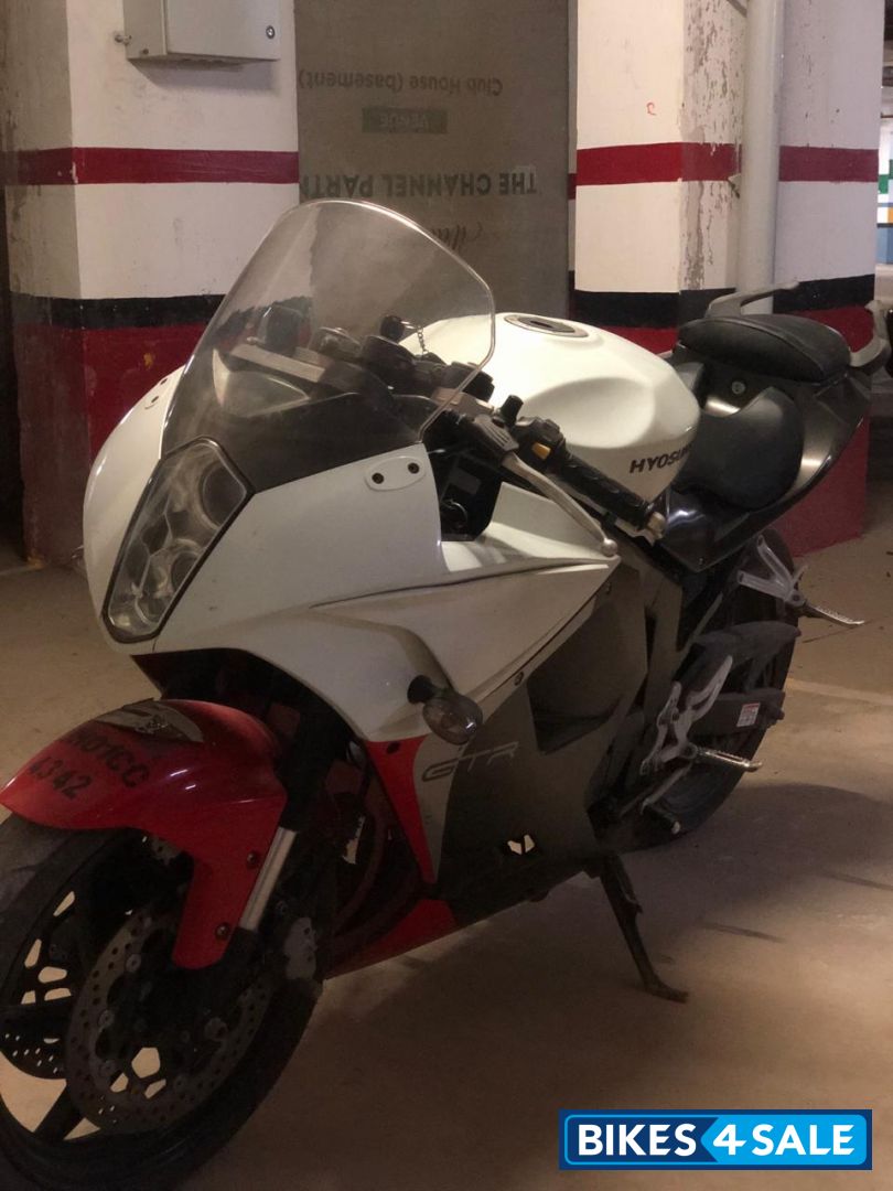 Hyosung GT250R