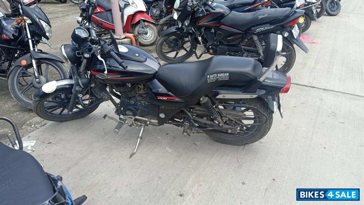 Black Bajaj Avenger Street 220